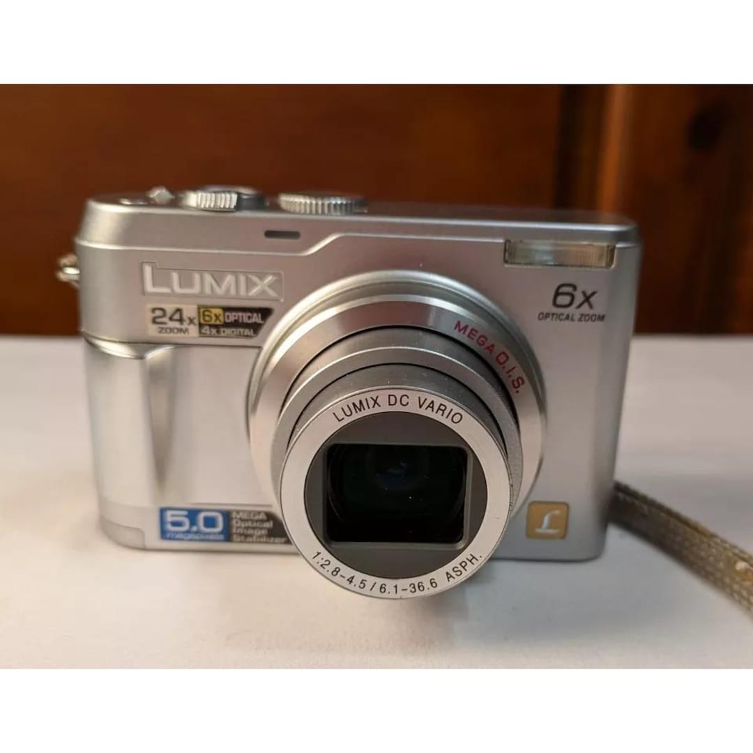 Panasonic LUMIX DMC LZ2 5.0MP Digital Camera 6x Optical Zoom
