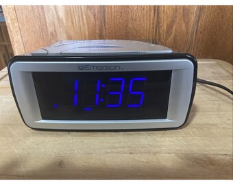 Emerson SmartSet Dual Alarm Clock AM/FM Radio Model: CKS9031