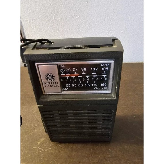 Vintage GE General Electric Model 7-2506A Handheld AM-FM