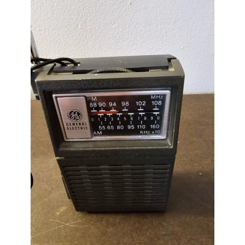 ビンテージ ラジオ GENERAL ELECTRIC 赤 USA アメリカ s-l400.jpg