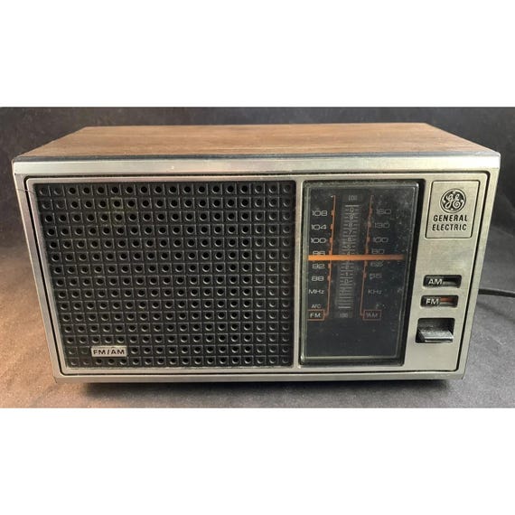 Vintage General Electric AM/FM Radio Model NO 7-4115B Tested and