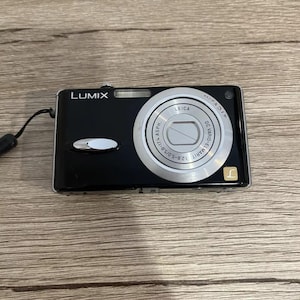 Vintage Panasonic LUMIX DMC-FX8 Digital Camera Black