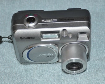 Fujifilm FinePix A205 2.0MP Digital Camera 3X Zoom Silver