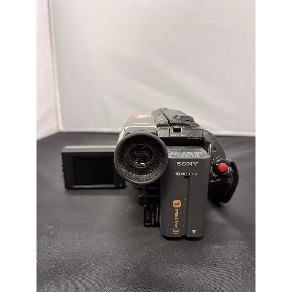 Sony Handycam Night Shot Vision CCD-TRV43 Hi8 330X Camcorder Sony Handycam Night Shot Vision CCD-TRV43 Hi8 330X Camcorder