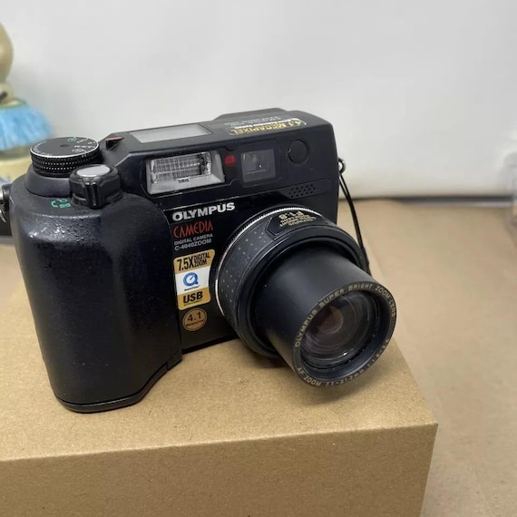 Olympus CAMEDIA C-4040 Zoom 4.1MP 3x Zoom Digital Camera Tested