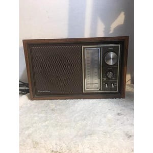 Vintage Panasonic AM/FM Table Radio Model RE-6289 Woodgrain