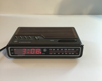 GE Digital Clock Radio Model 7-4612B Red Display AM/FM Black