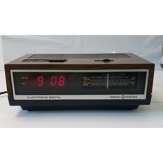 General Electric GE 7 4640B Reloj despertador digital electronico con radio AM FM