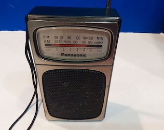 Vintage Panasonic RF- 504 FM-AM Portable Radio