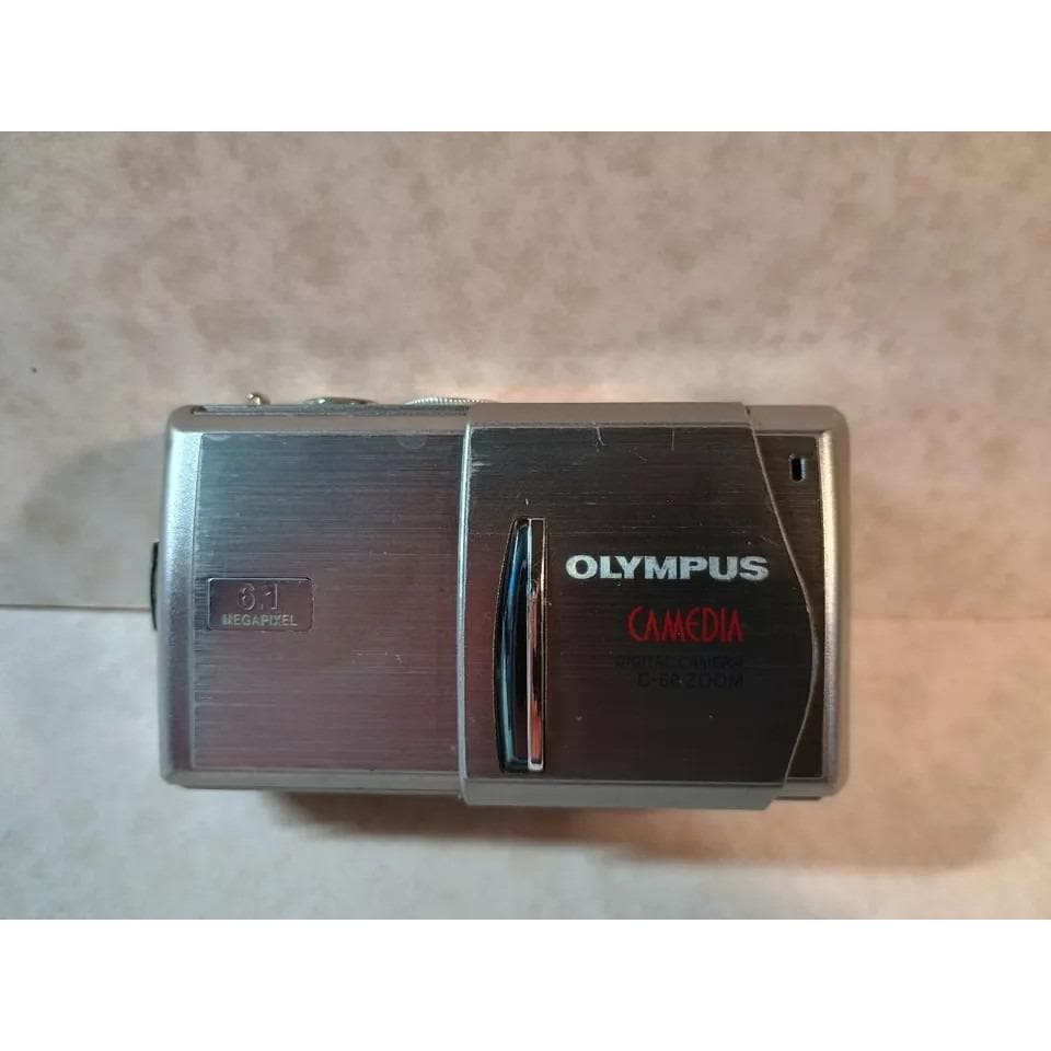 Olympus Camedia Digital Camera C-60 Zoom Silver Tone 6.1