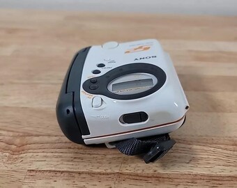 Sony S2 WM-FS222 Sport Walkman AM/FM Cassette Player Works Tested