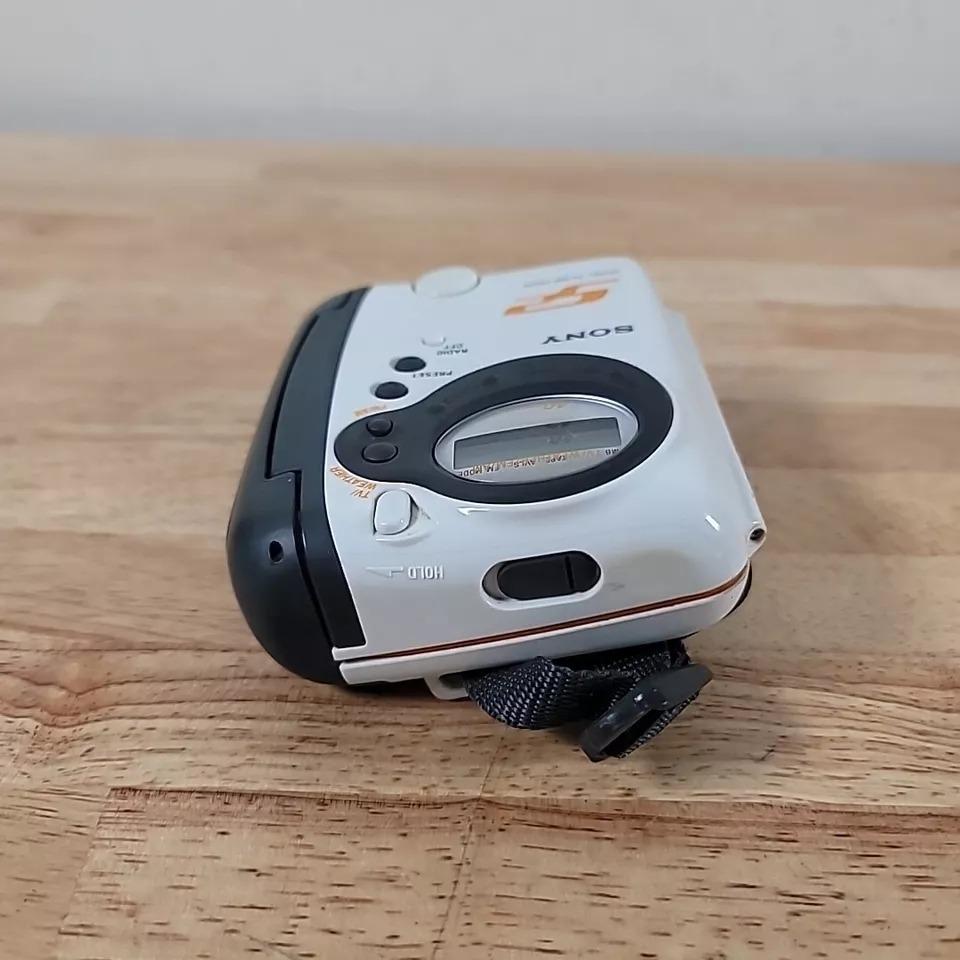 Sony S2 WM-FS222 Sport Walkman AM/FM Cassette Player Works Tested Sony S2 WM-FS222 Sport Walkman AM/FM Cassette Player Works Tested