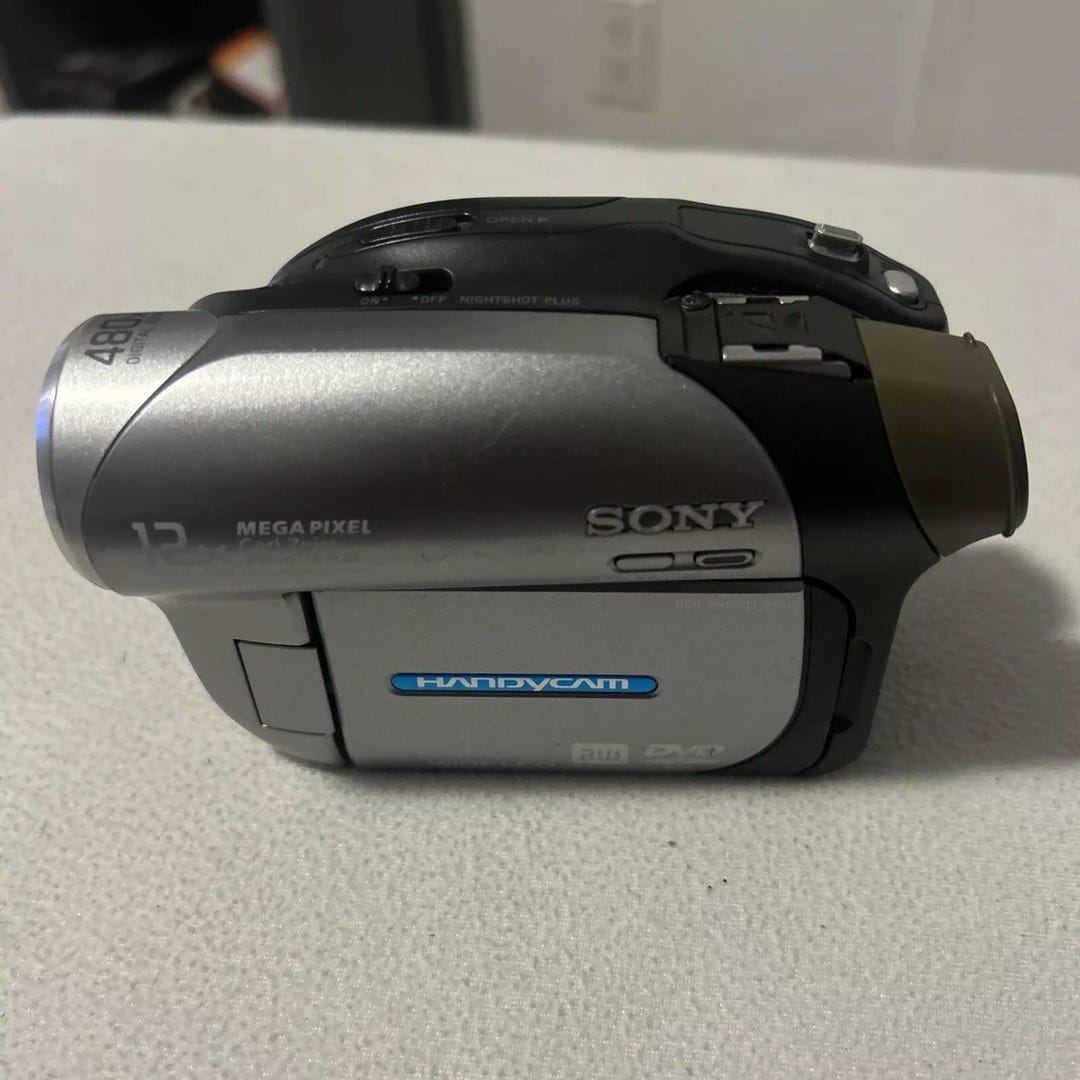 Sony Handycam DCR-DVD203 Mini DVD Camcorder Nightshot 12x Optical