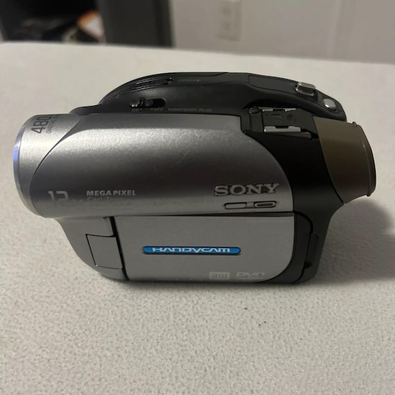Sony Handycam DCR-DVD203 Mini DVD Camcorder Nightshot 12x Optical
