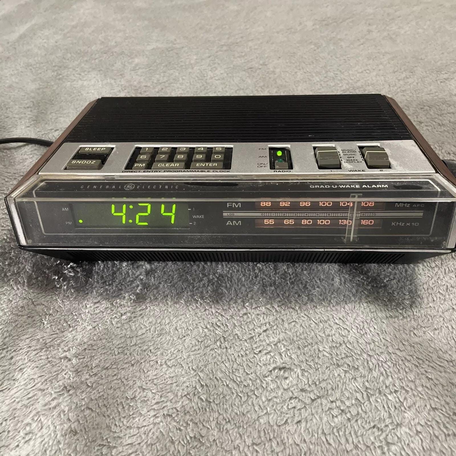 GE General Electric 7-4800A Grad U Wake Alarm AM/FM Clock Vintage