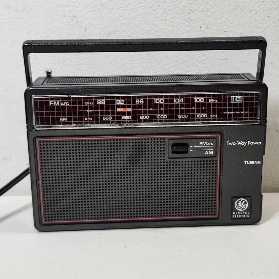General Electric GE Two-way Power 7-2660D AM/FM Portable Radio