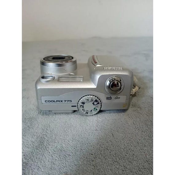 Nikon Coolpix 775 Digital Camera 2.1MP 1.7