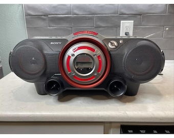 Sony Plug-in Stereo CD / Radio / Kassette Ghettoblaster Power Drive Woofer