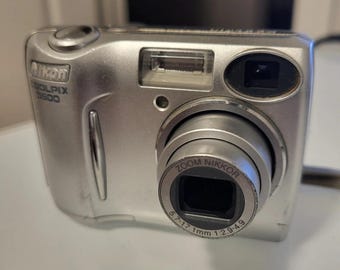 Nikon Coolpix 5600 Silver 5.1MP Digital Compact Camera