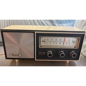 Vintage Panasonic RE-6137 E AM FM Solid State 2 Band 7 Transistor Radio