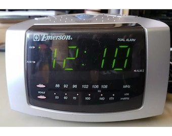 Emerson CK5051 Dual Alarm Clock AM / FM Radio With Snooze