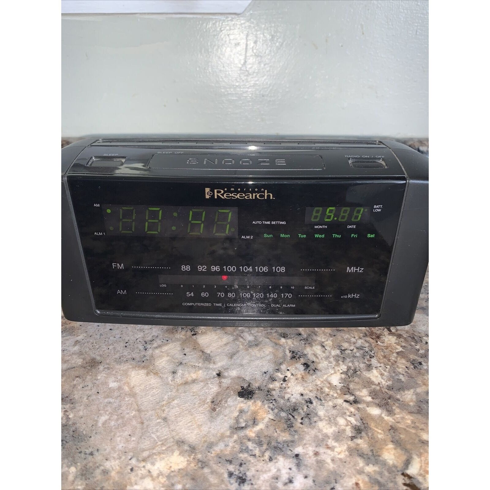Emerson Research Smart Set Dual Alarm Clock Radio Snooze Black CKS2000