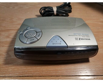 Emerson AM/Fm Clock Radio CK5028 AM/Fm, LED digital, Snooze, Batería de respaldo