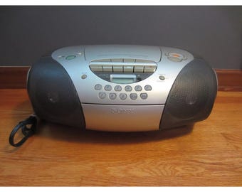 Sony Cfd-S300 Megabass Boombox CD-Player/AM-FM Radio/Cassette Player