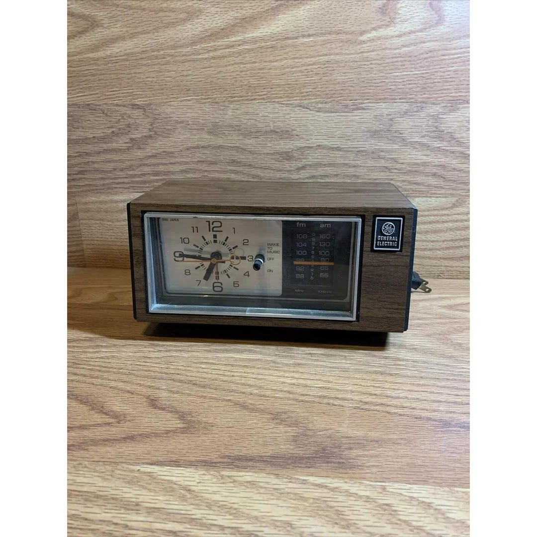 General Electric GE Alarm Clock AM/FM Radio - Vintage Wood Grain