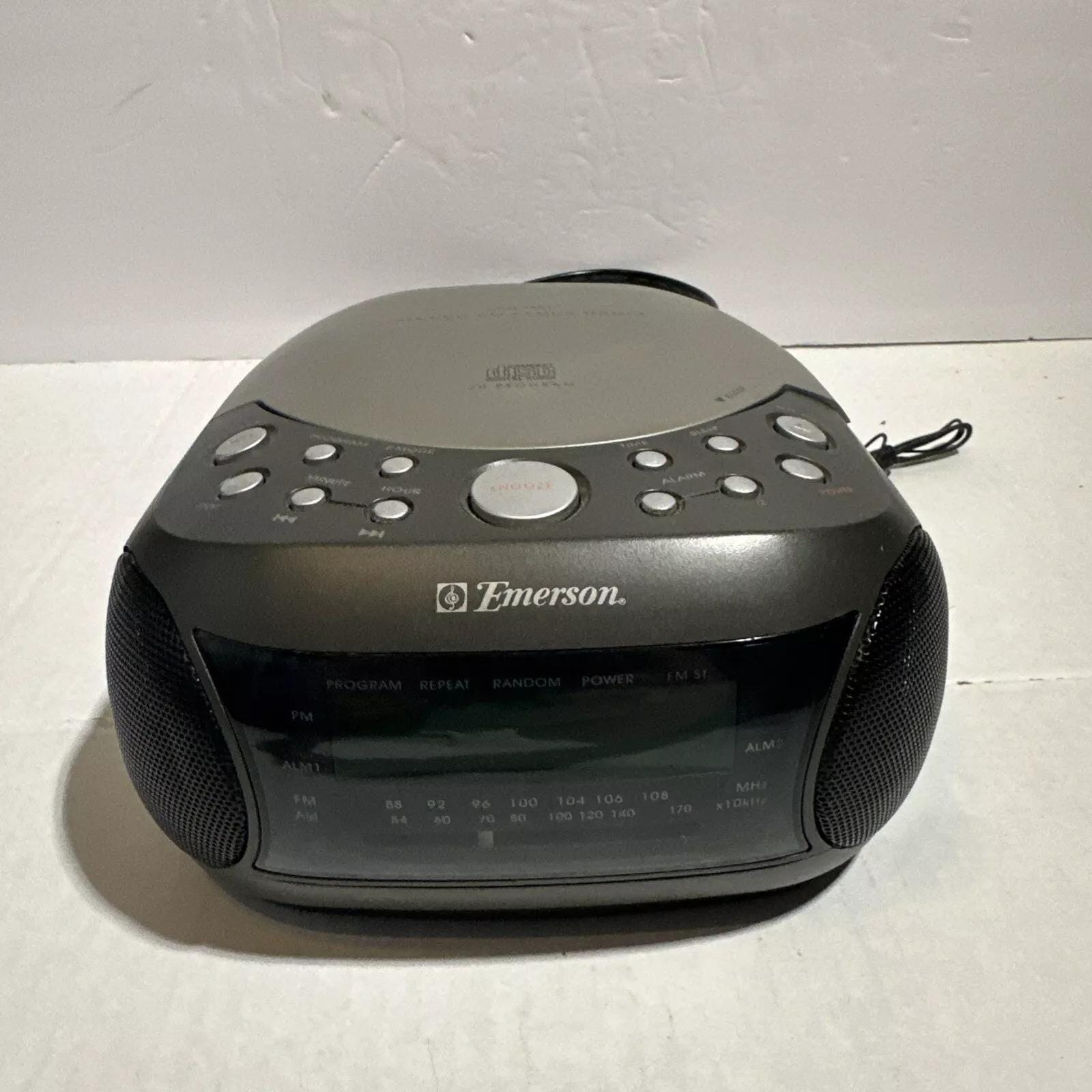 Emerson CKD9901 Digital Dual Alarm Clock Am/fm Radio Snooze CD
