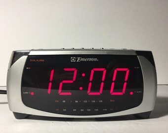 Emerson Model CK5250 Dual Alarm Clock Am/Fm Radio Tuner