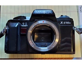 ミノルタ フィルムカメラ（望遠レンズとバッテリー付き） - Etsy 日本