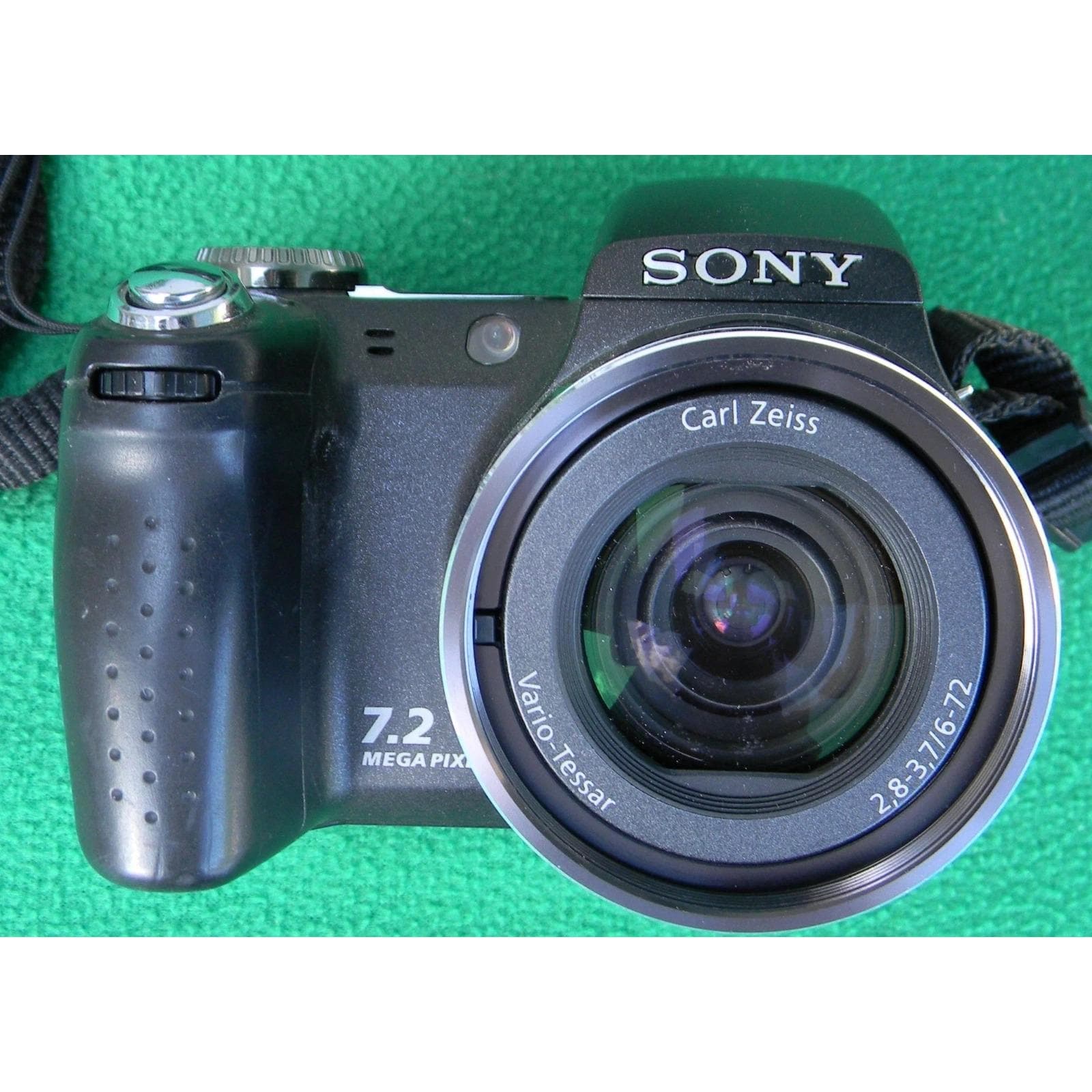 SONY Cyber-shot DSC-H5 本体と付属品 Sony DSC-H5 Cyber-shot 7.2 MP Digital Camera - Black 12x Super