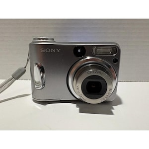 Sony Cyber-shot DSC-S60 4.1MP Digital Camera - Silver
