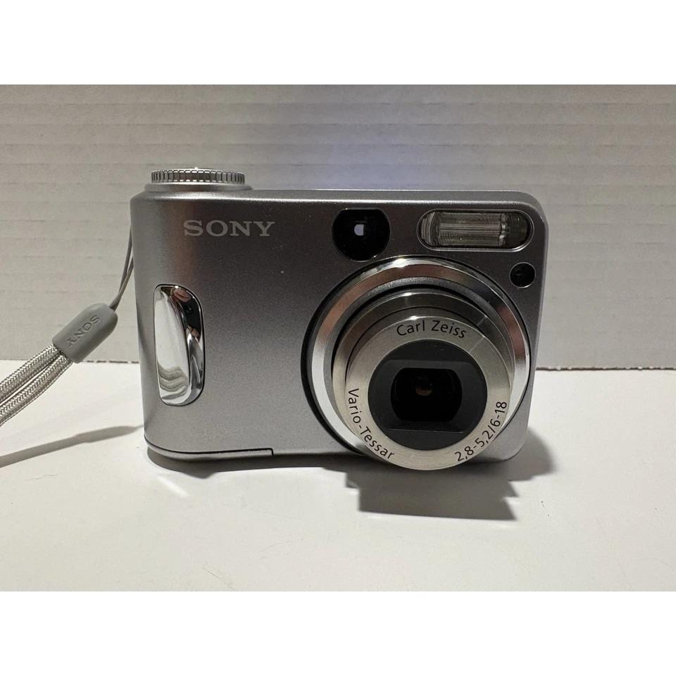 ソニー サイバーショット DSC-S60 4.1MP デジタルカメラ - シルバー 