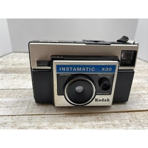Vintage Kodak Instamatic x-30 Color Outfit Camera