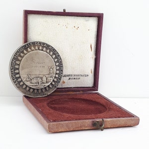 Artrus Bertrand Paris Silver Medal, Signed From P. Davtel, Medal of National Association of French Milling with Original Antique Box