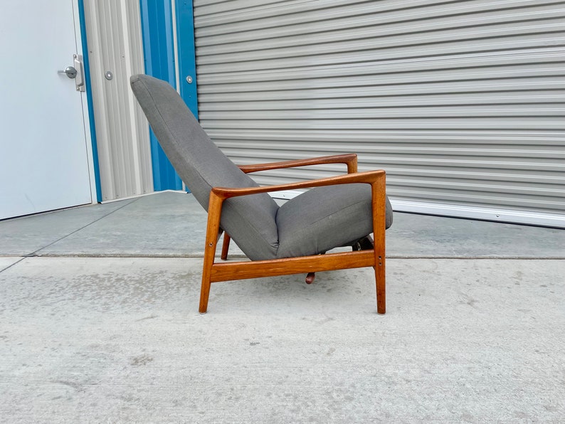 1960s Mid Century Walnut Recliner by Folke Ohlsson for Dux image 9