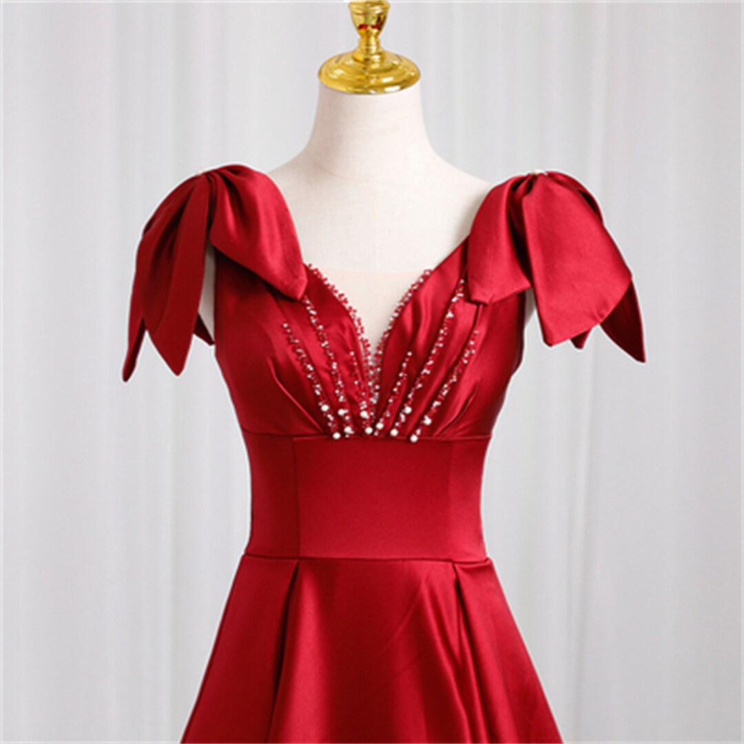 Red Vneck Prom Dress Beaded Ball Gown Elegant Bridal Dress Evening Party Dress Bow Dress