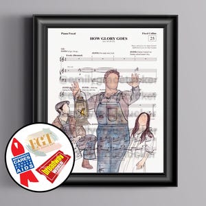 Peut inclure: Une partition musicale encadrée de la chanson "How Glory Goes" de Floyd Collins. La partition présente une illustration dessinée à la main de trois personnes, deux femmes et un homme, avec une lanterne.