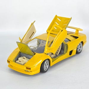 Burago Lamborghini Diablo 1:18 Scale Diecast Model Car Yellow Collectible No Box
