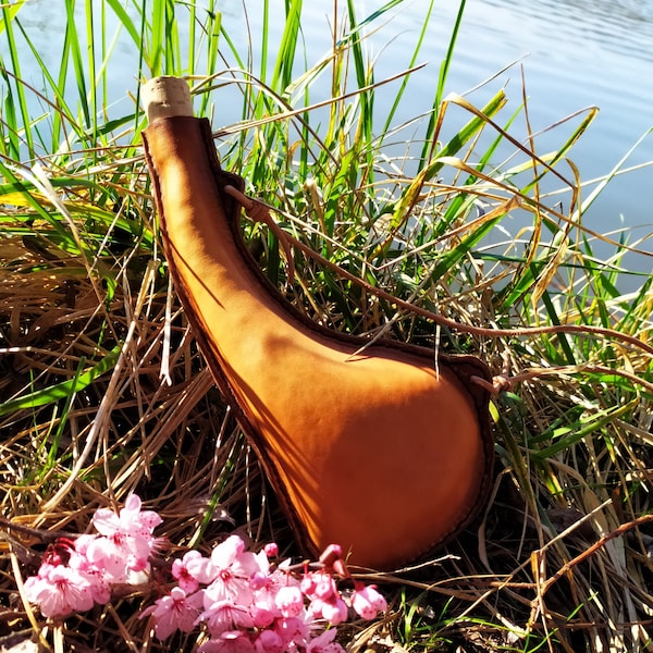 Medieval long leather gourd