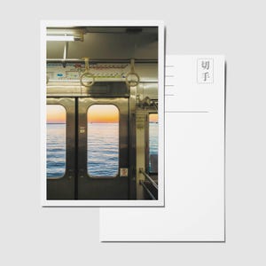 Train Japonais bord de mer - Carte postale, impression de qualité - Personnalisable