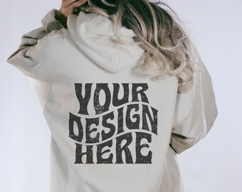 Achterkant van Hoodie Mockup Gildan 18500 Mockup Sand Hoodie Mock Up Trendy Mock Hoody Gildan Hoodie Sand Mock Up Oversized Hoodie Esthetische Preppy