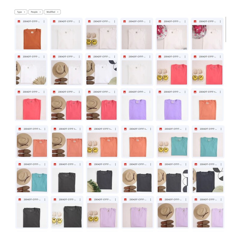 K&ouml;nnte beinhalten: Eine Sammlung von T-Shirts in verschiedenen Farben, darunter Wei&szlig;, Orange, Rosa, Lavendel, Hellblau, T&uuml;rkis, Grau und Schwarz. Die Shirts liegen flach auf einem wei&szlig;en Hintergrund.