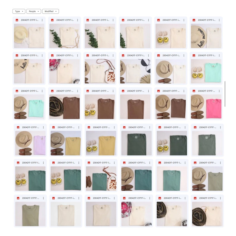 K&ouml;nnte beinhalten: Eine Sammlung von 36 T-Shirts in verschiedenen Farben, darunter Wei&szlig;, Beige, Braun, Gr&uuml;n, Blau, Rosa und Gelb. Einige Shirts haben grafische Designs, wie zum Beispiel Smileys, einen Hut und das Wort "hello".