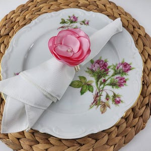 Rosa Blumen-Serviettenring, Blumen-Serviettenhalter, elegante Hochzeit, Hochzeit-Tischdekoration, Servierdekor