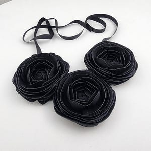 Schwarze Blumen Lätzchen Halskette, Blumen Statement Halskette, Blumen Kragen Halskette, Schwarze Choker Halskette, Geschenk für sie