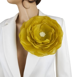 Broche grande de flor amarilla limón, broche de flor amarilla, flor de fiesta, prendedor de hombro, regalo para mamá, regalo para ella
