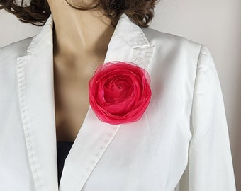 Fuchsia organza blommabrosch: Corsage nål